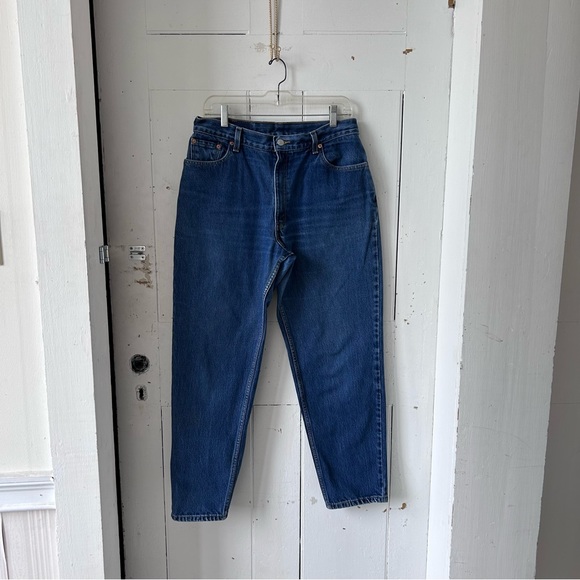 Levi's 550 Relaxed Fit Tapered Leg Distressed Jeans - Picture 3 of 16